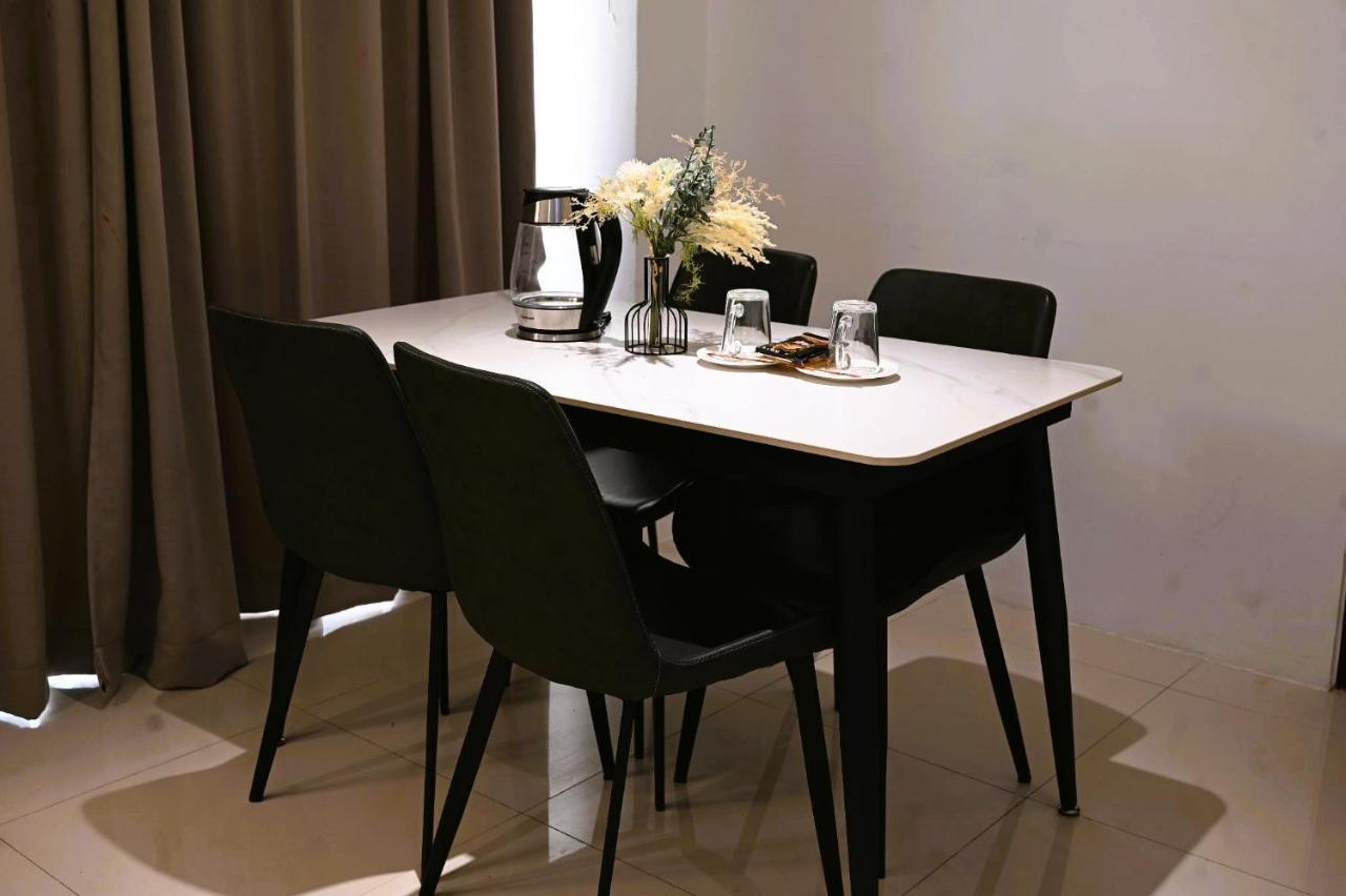 J&V Hotel And Resort Apaleng Экстерьер фото