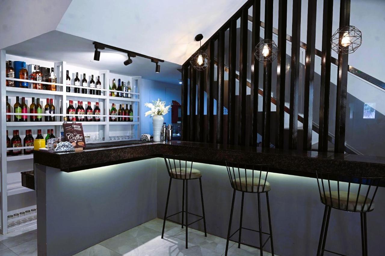 J&V Hotel And Resort Apaleng Экстерьер фото